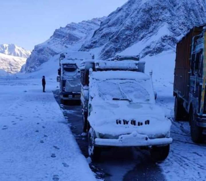 Jammu Kashmir: Heavy Snowfall Blankets Higher Reaches, Rains Lash Plains