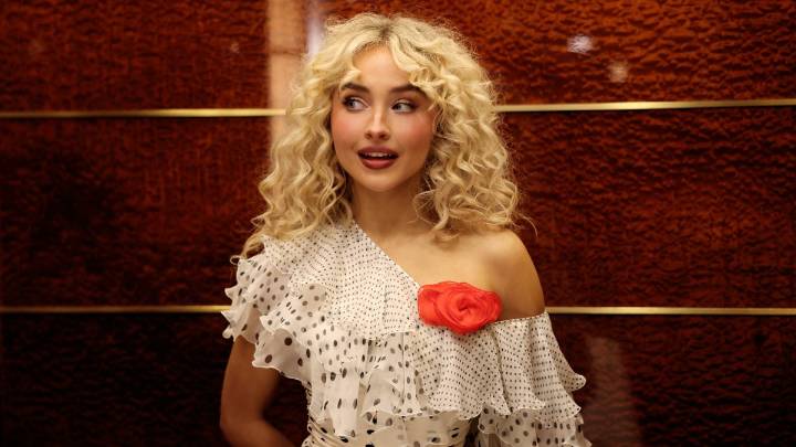 Sabrina Carpenter channels Carrie Bradshaw in hilarious ‘SNL' teaser