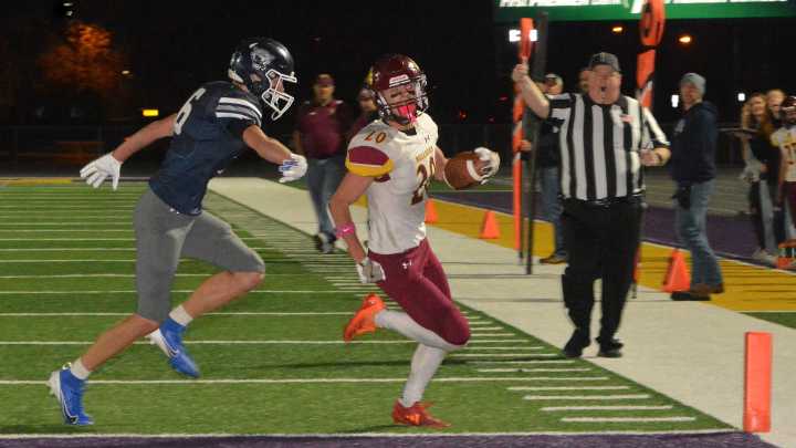 Cutback leads to another long TD run by De Smet's Slayten Wilkinson
