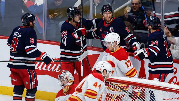 Jets use power play to hand Flames eighth consecutive loss
