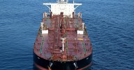 Francia detiene a dos ocupantes de un petrolero que servía de plataforma de lanzamiento de drones