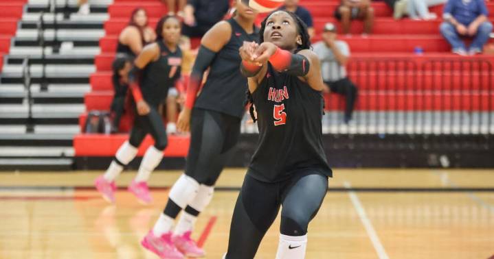 Building on the Tradition: Horn volleyball closes in on another playoff berth