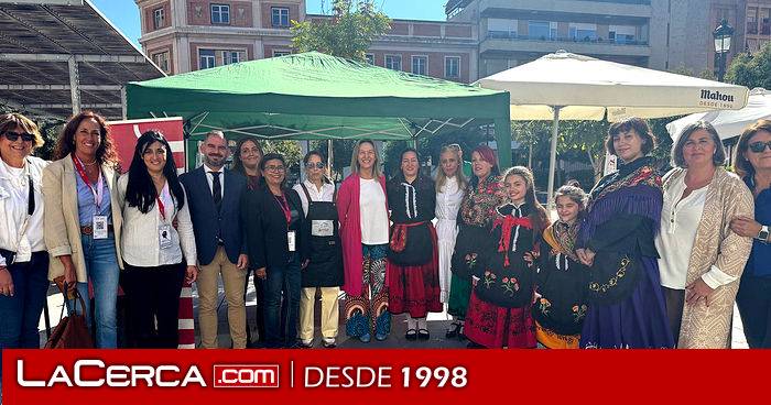 La Plaza del Jardinillo se convierte en escaparate del talento y la tradición de la mano de mujeres rurales