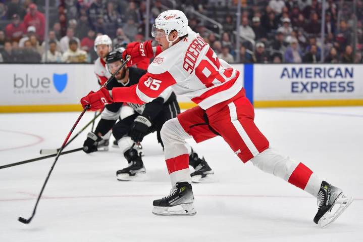 Deadspin | Red Wings escape in shootout after Kings make late comeback