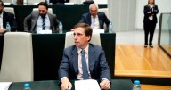 Almeida cumple los presagios de Vox y se niega a «obligar a ninguna mujer a recibir información» del síndrome posaborto