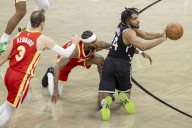 Reaves salva a los Lakers sobre bocina, Bulls siguen invictos y Aldama firma doble doble