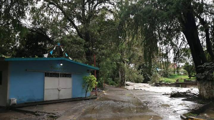 Temen que crecida del río Blanco aumente y traiga más afectaciones en la colonia Santa Rosa