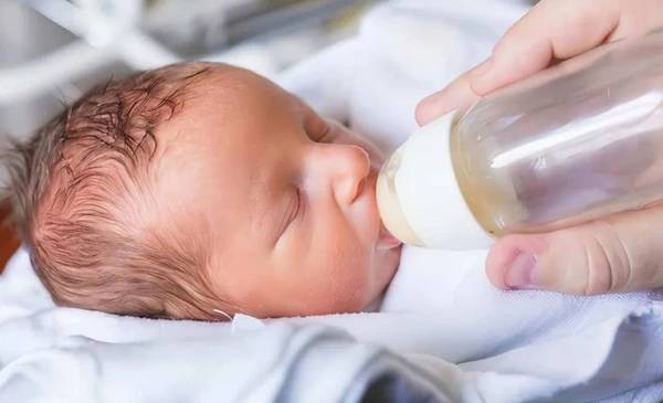 Un enfermero fue condenado a 7 años de cárcel por inyectar leche en el suero de un bebé