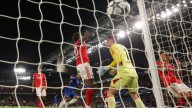 Richard Ríos la pasó terrible en Champions con Benfica; su autogol le dio la victoria 1