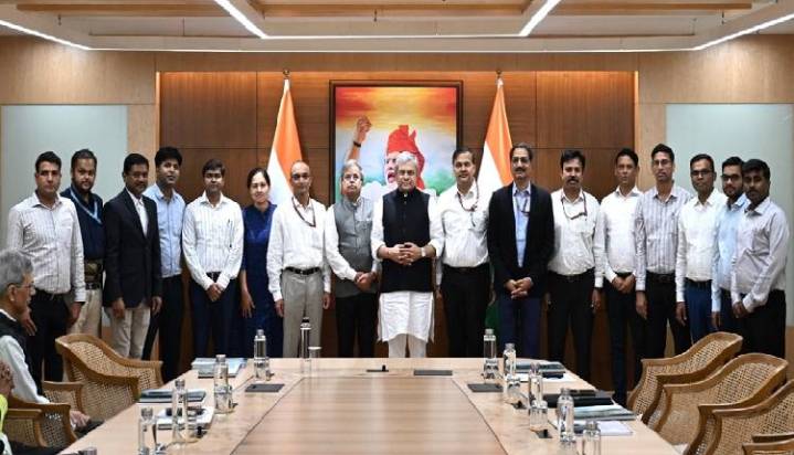 Railway Minister Felicitates Teams Behind New Rail Line Projects In Mizoram, Bihar