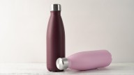 No es solo con agua: cómo limpiar correctamente las botellas reutilizables