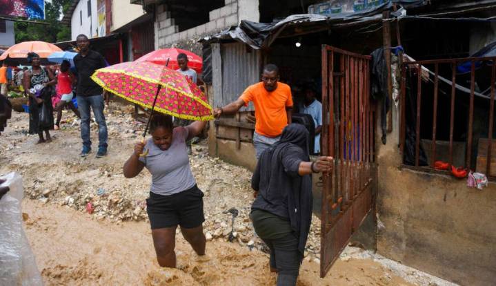 Huracán Melissa deja a su paso por el Caribe 32 muertos y un rastro de destrucción