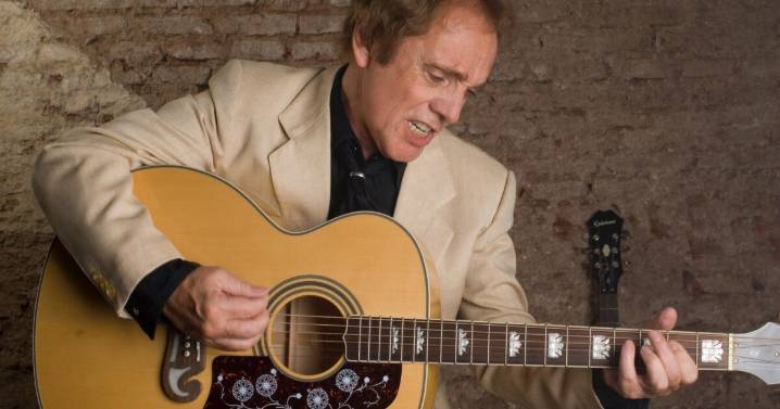 Qué es de la vida de Johnny Tedesco: tiene 81 años, fue pionero del rock nacional y sigue tocando: “Me sorprende la incansable necesidad de componer canciones que tengo”