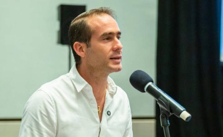 Esto gana el alcalde de Tulum que pone ´peros’ para entrar a las playas