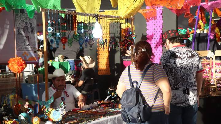 ¡El festival no solo es diversión! Descubre cómo los comerciantes de Aguascalientes se benefician de la tradición