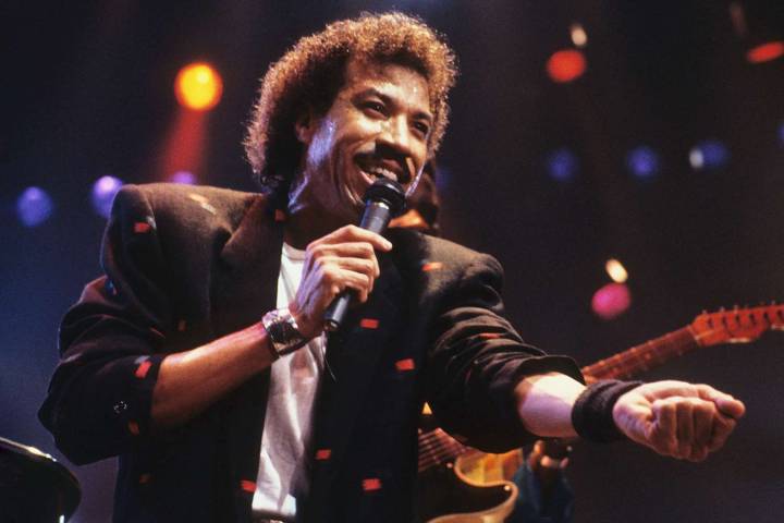 Lionel Richie Recalls Struggle of Getting Hit on While Married