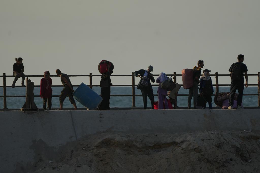 Trump sets Sunday deadline for Hamas to agree to a deal for ending the war in Gaza