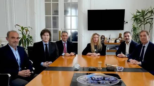 Javier Milei y Diego Santilli en Mar del Plata: primer acto de campaña bonaerense tras la renuncia de José Luis Espert
