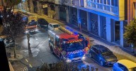 Los bomberos cortan la avenida de Buenos Aires por un incendio: "Hai lume nun edificio"