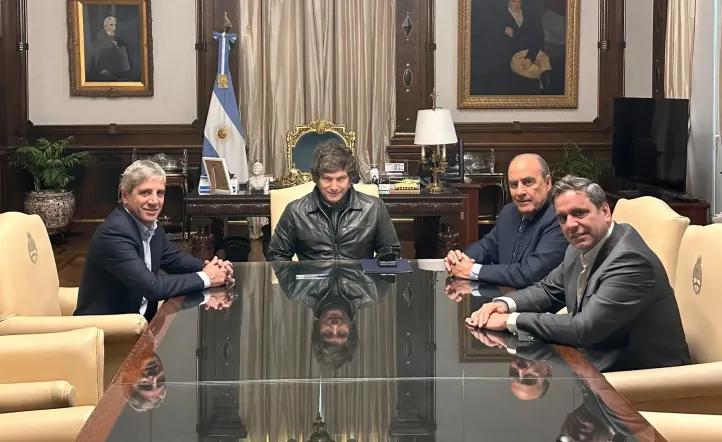 El Gobierno adelantó que podrían tratar las reformas tributaria y laboral en sesiones extraordinarias