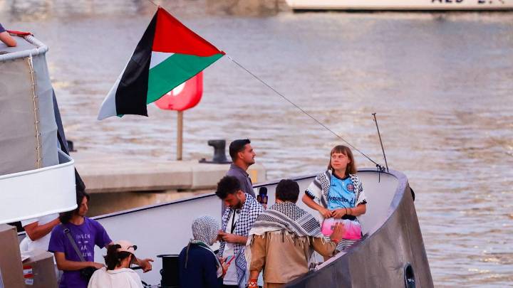 'Please change your course': Greta Thunberg’s Gaza-bound flotilla intercepted by Israeli military