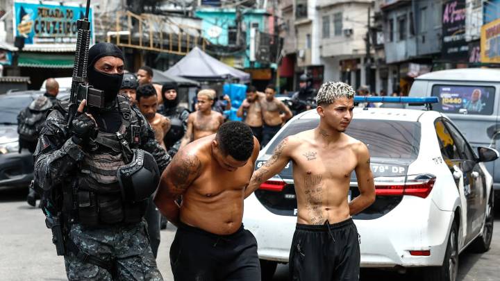 Unos 60 muertos y 80 detenidos en una operación en favelas de Río de Janeiro