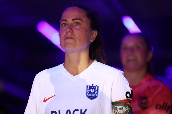 Deadspin | Reign captain Lauren Barnes retiring at end of season
