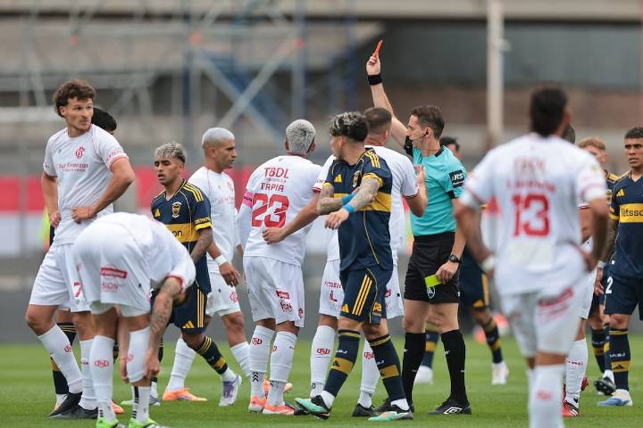 Sugestiva ausencia. Le dieron "descanso" al árbitro que expulsó al hijo de Chiqui Tapia en Barracas Central vs. Boca
