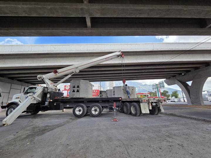 Realiza Santa Catarina limpieza en bajos de Mega Puente