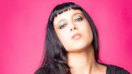 La cantante cordobesa Julie Aiello estrenó su disco “Fuera de época” con la potencia del rock vintage