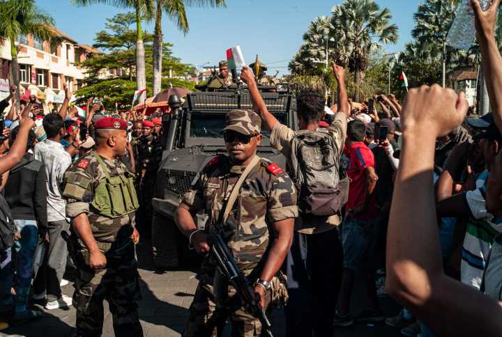 La generación Z celebra el golpe de Estado militar en Madagascar