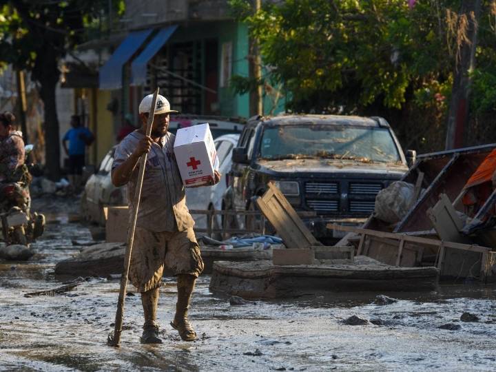 Van 79 muertos por lluvias en México; llegan a todas las comunidades incomunicadas