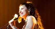 Cazzu Rinde Homenaje a Jenni Rivera e Incursiona en el Regional Mexicano en el Auditorio Nacional