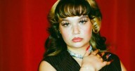 La cantante Lola Young se desmaya en el escenario y cancela su gira