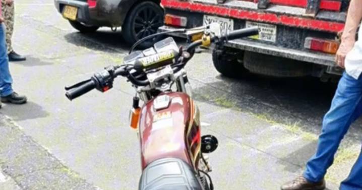 Grave accidente de tránsito: motociclista pierde parte de su pierna después de chocar contra camioneta