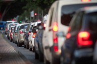Muchos conductores lo hacen mal y la DGT impondrá una nueva regla en 2026