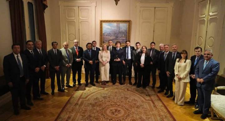 Milei y los gobernadores: baja de impuestos y reforma laboral