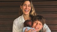 Jimena Barón viajó en familia al sur y mostró cómo se portó su bebé Arturo durante el vuelo en avión