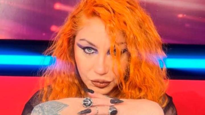 Lowrdez Fernández atendió una llamada en vivo, en medio del desconcierto: "Estaba con alguien"