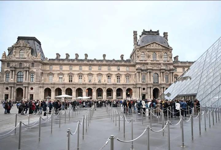 Fiscal de París dice que las joyas robadas del Louvre valen unos 88 millones de euros