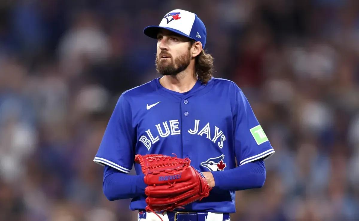 Blue Jays manager John Schneider explains decision to pull Kevin Gausman from Game 1 against Mariners