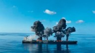 Nuevo ataque en el mar Rojo: un buque mercante se incendió tras el impacto de un proyectil