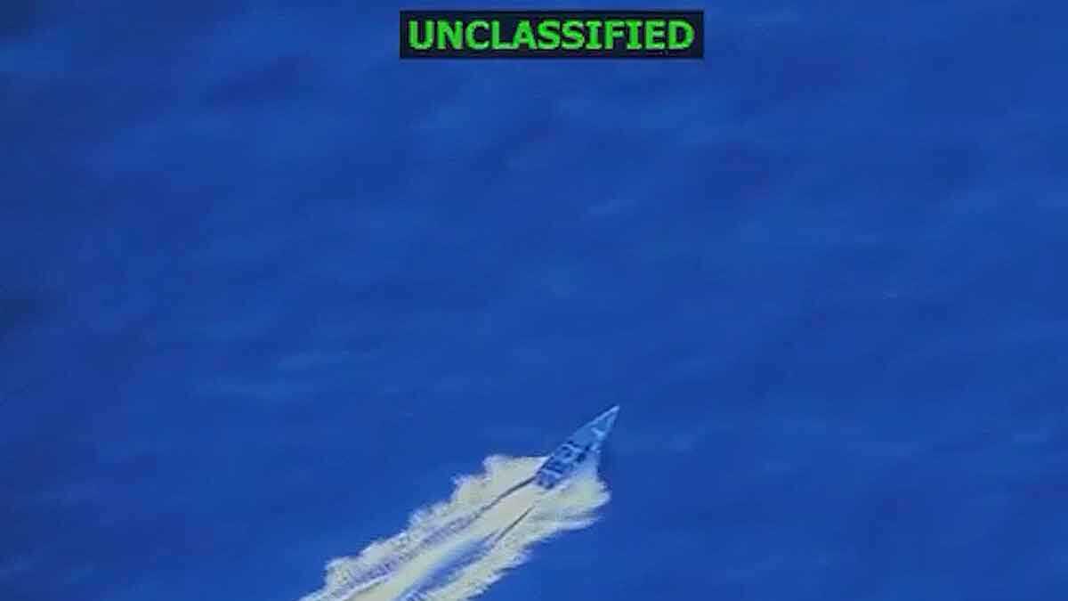 Estados Unidos hunde una lancha "narcoterrorista" frente a Venezuela y mata a cuatro personas