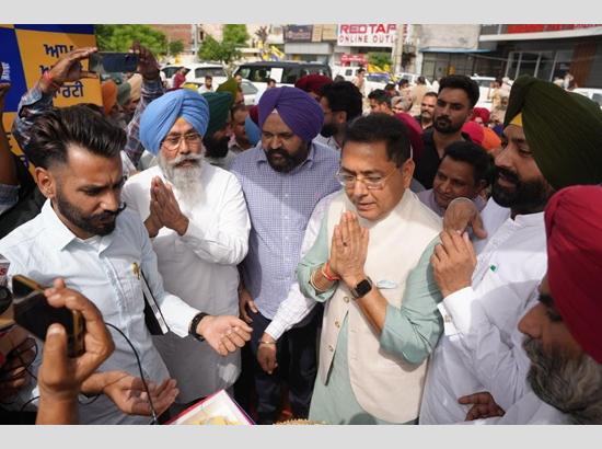 Aman Arora, Bhullar lead AAP office inauguration for Tarn Taran by-election Photo Source: Babushahi Bureau [ FULL VIEW ]