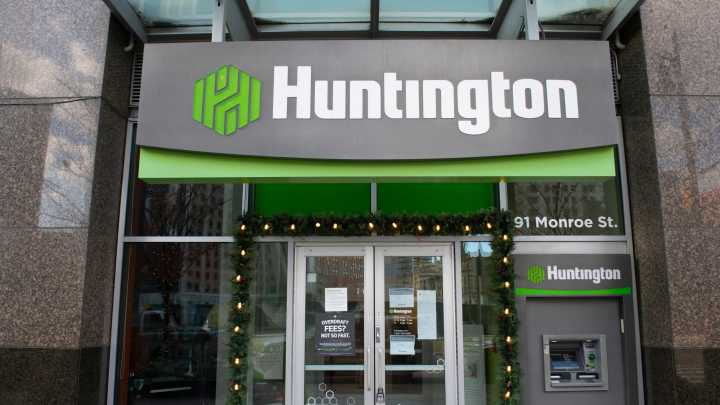 Huntington Bancshares buying Cadence Bank in $7.4 billion deal