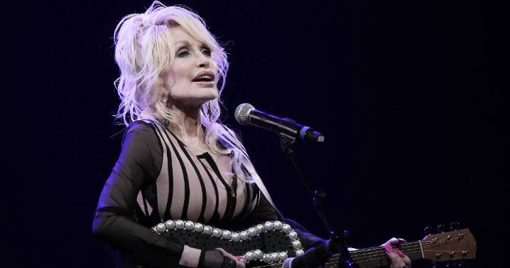 Dolly Parton says she aint dead yet after sister sparks concern