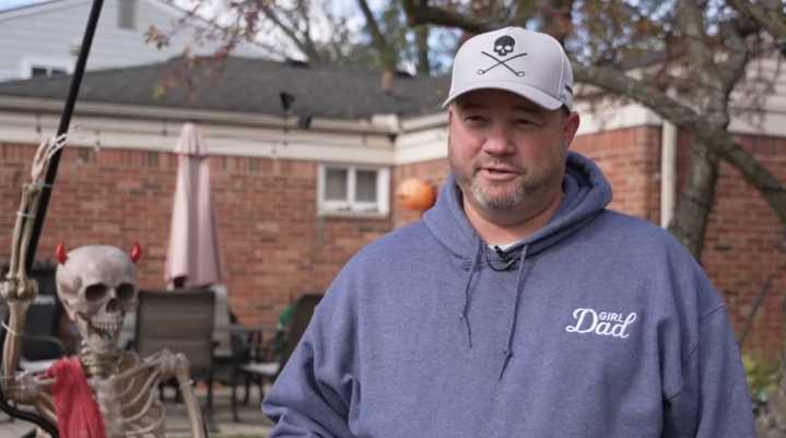 Madison Heights family creates daily skeleton displays for Halloween