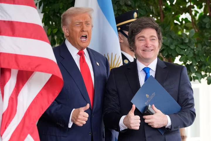 Presidente Trump condiciona la ayuda a Milei al resultado de las elecciones legislativas en Argentina
