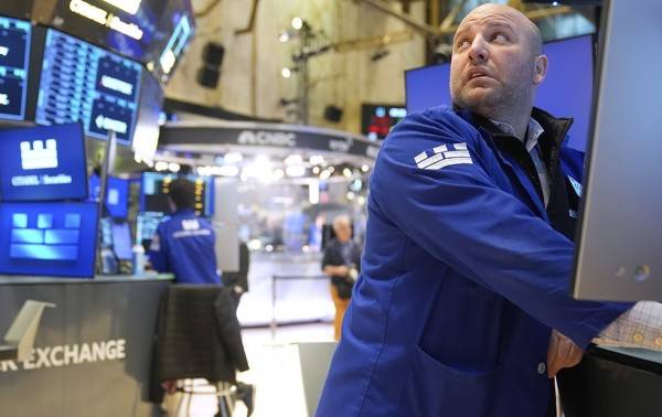 Caen acciones de EU ante el inminente cierre del Gobierno