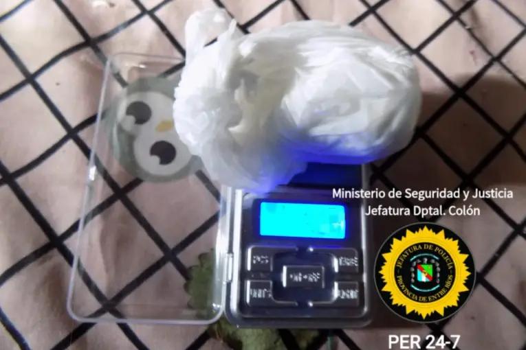 Secuestraron drogas, armas y detuvieron a un hombre tras allanamiento